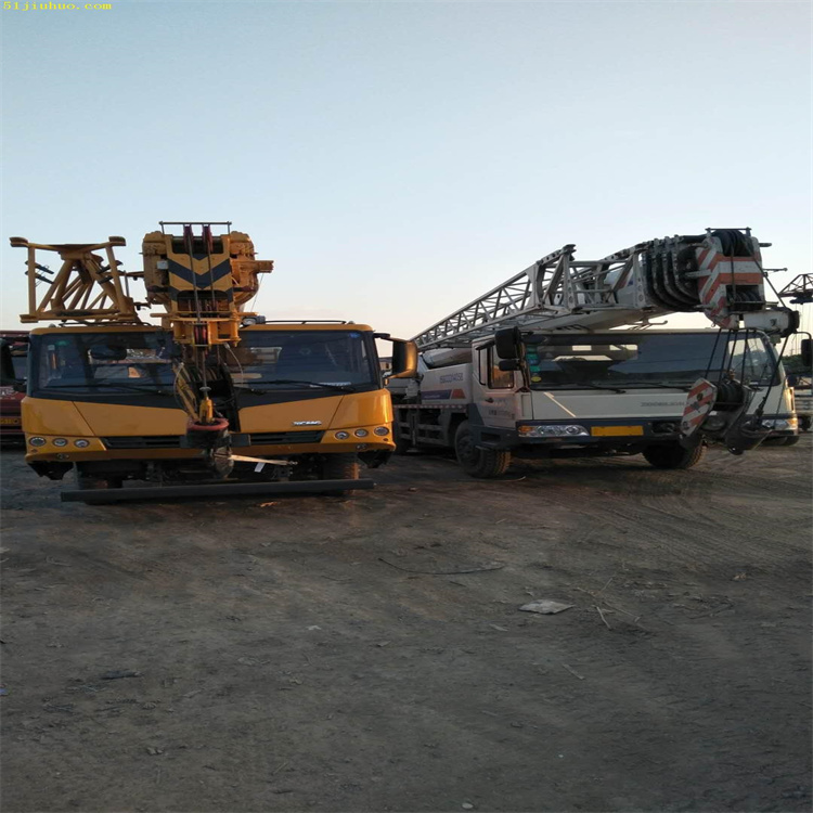 恩阳吊车吊挖机正确办法