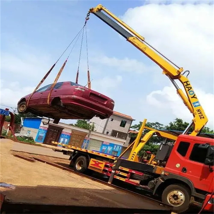 恩阳吊车吊汽车的正确方法